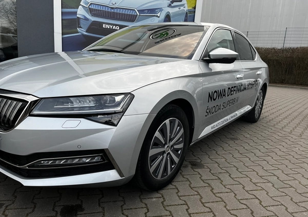 Skoda Superb cena 128900 przebieg: 60000, rok produkcji 2021 z Dynów małe 781